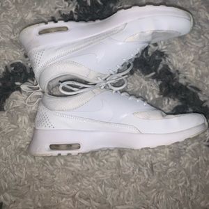 White nike air max thea